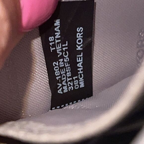 Michael Kors Taupe Pebbled Leather Detachable Adjustable Strap Crossbody - Picture 8 of 16